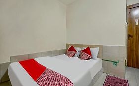 OYO 90158 Hotel Lendosis Perintis Kemerdekaan